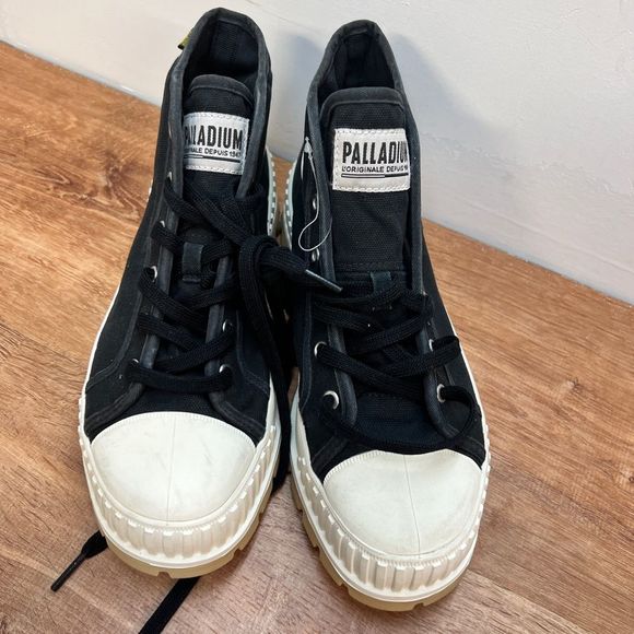 Palladium Other - PALLADIUM  MEN  SIZE 9